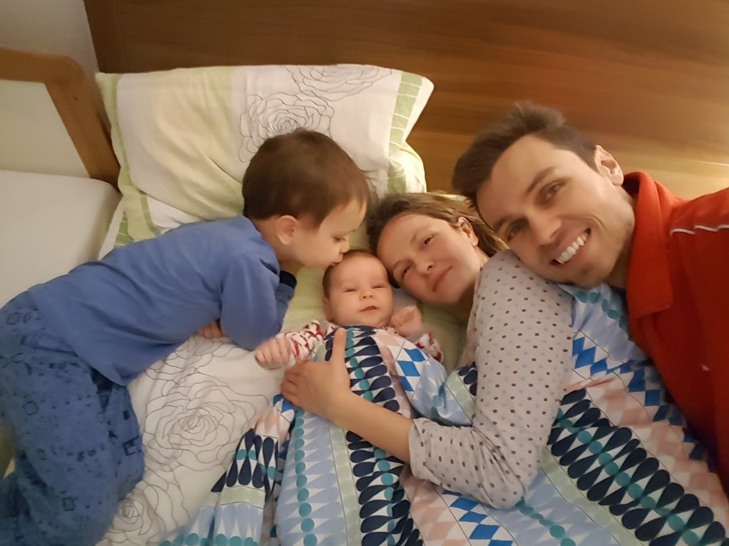 Primul selfie cu familia...